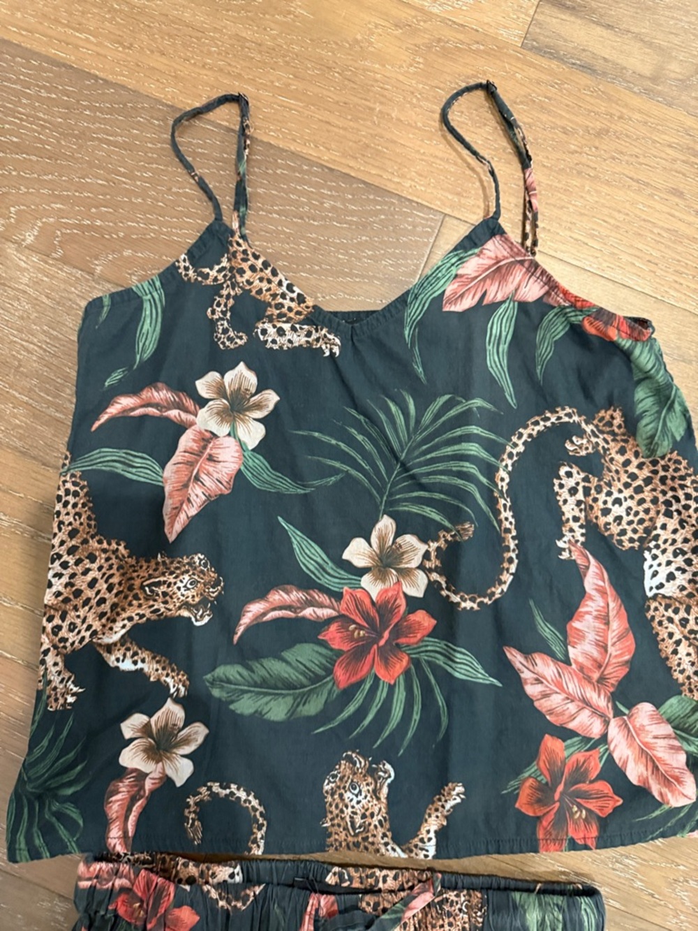 Desmond & Dempsey pajama set: Cami & Wide Leg Pants in Soleia Leopard/Floral SM - Picture 4 of 12